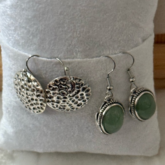 Textured Silver Disc Earrings + Green Oval Cabochon Dangle Earrings - NWT - Picture 9 of 9